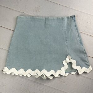 LeLe White Zig Zag Trim Denim Skort Size Large